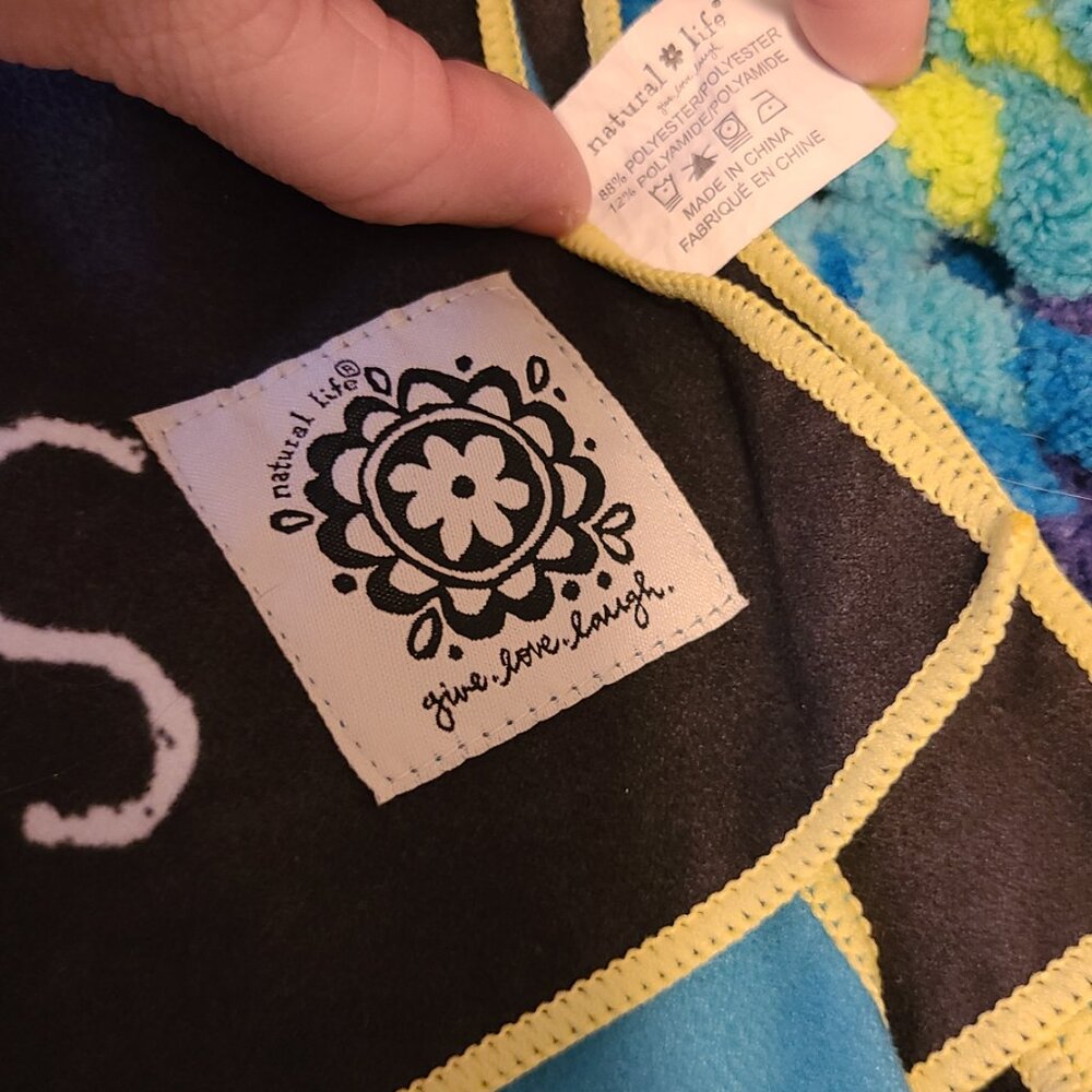 Natural Life Beach Yoga Compact Microfiber Towel - Picture 4 of 5